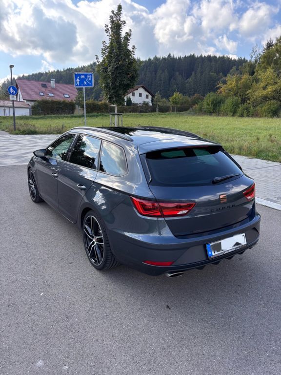 Seat Leon 104.000 km 22.200 € Tuttlingen 78532