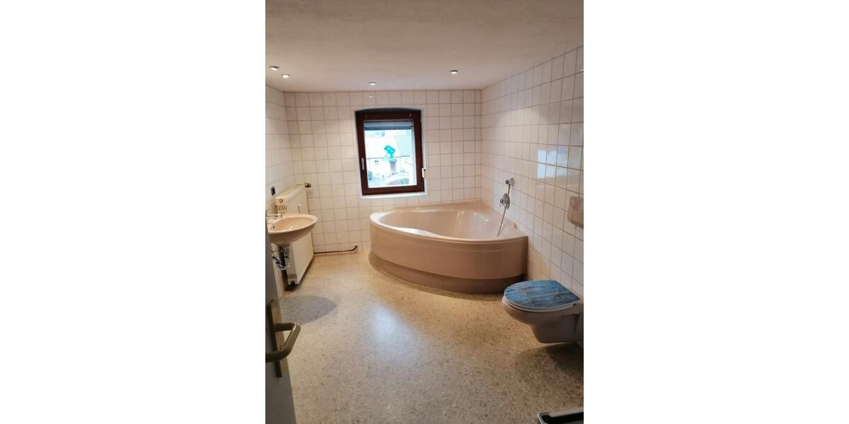 Mehrfamilienhaus, Wohnhaus Marktredwitz - 7 Zimmer, 240 m&sup2;, 175.000&euro; | Angebot:27002651