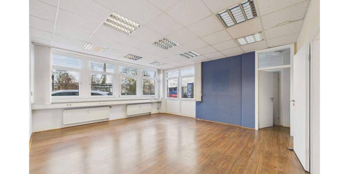Helle Gewerbeeinheit im EG in zentraler Lage | Stellplätze verfügbar & separat anmietbar zimmer