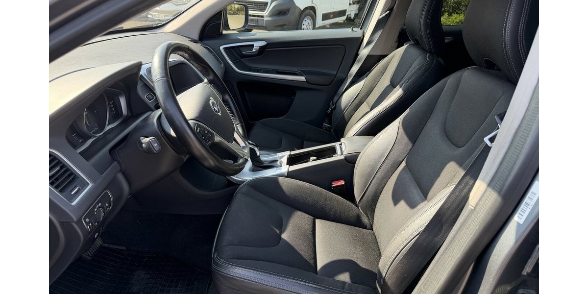 Volvo XC60 Momentum AWD / SitzH / Panorama 104.000 km 20.490 &euro; Donauwörth 86609
