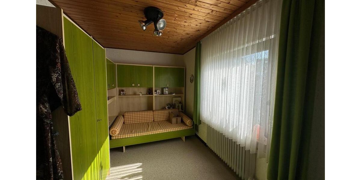 Einfamilienhaus Solms - 6 Zimmer, 196 m&sup2;, 1.200&euro; | Angebot:25444051