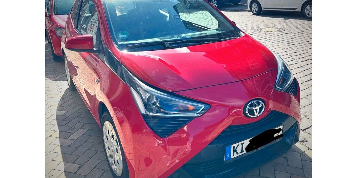 Toyota Aygo (X) 129.000 km 5.899 &euro; Kiel 24114