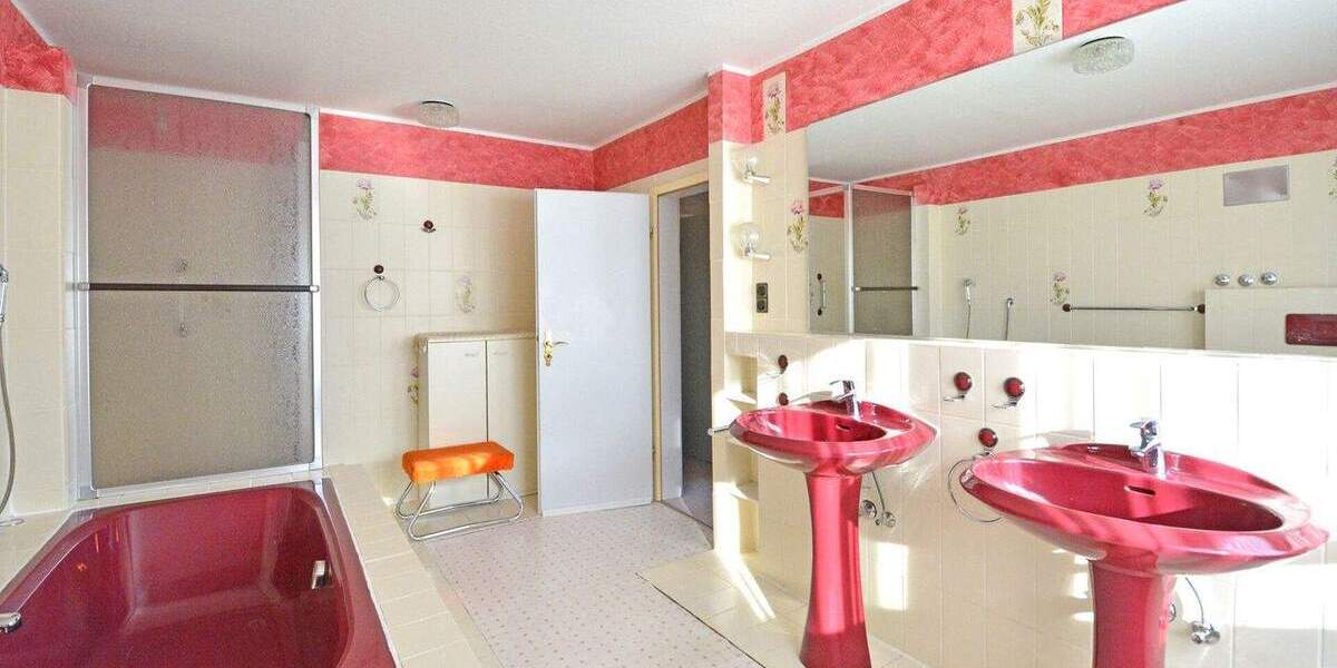 Mehrfamilienhaus, Wohnhaus Hofgeismar / Hombressen Hombressen - 9 Zimmer, 245 m&sup2;, 330.000&euro; | Angebot:25735154