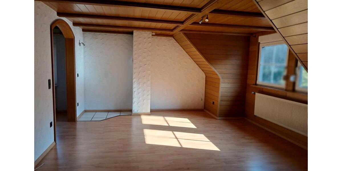 Dachgeschoßwohnung Steffenberg - 4 Zimmer, 100 m&sup2;, 880&euro; | Angebot:26311660