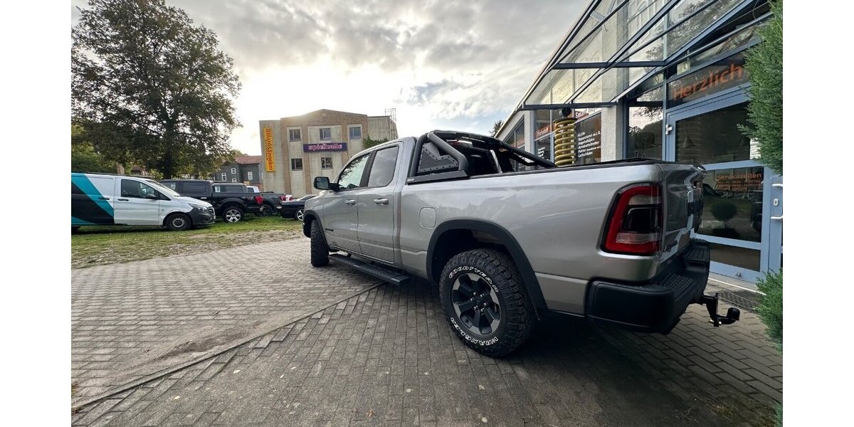 Dodge RAM 1500 5,7 HEMI REBEL ÜBERROLLBÜGEL ROLLO 94.000 km 37.999 € Rudolstadt 07407
