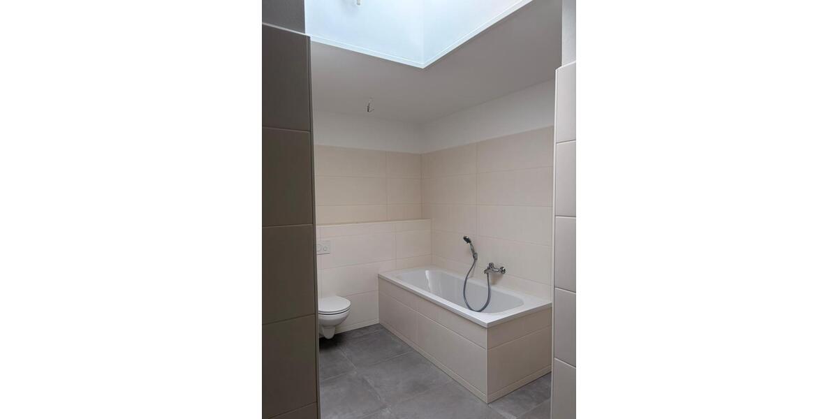 Dachgeschoßwohnung Cottbus - 3 Zimmer, 97 m&sup2;, 1.150&euro; | Angebot:26443930
