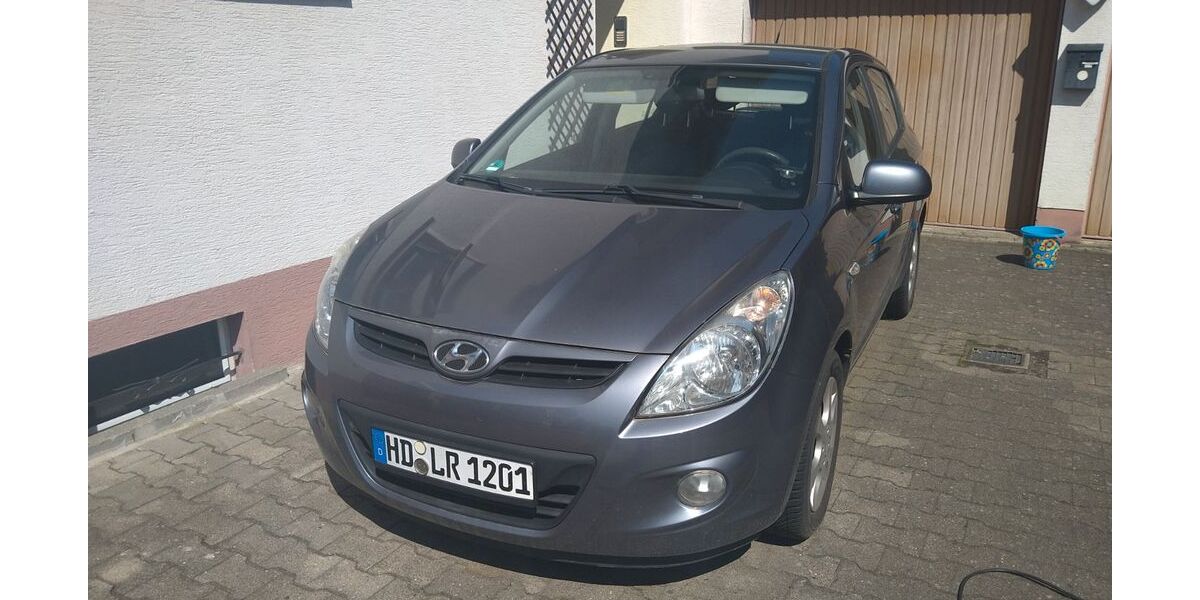 Hyundai i20 118.554 km 3.650 &euro; Reilingen 68799