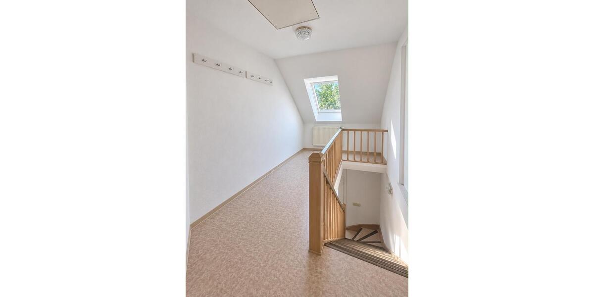 Dachgeschoßwohnung Crinitz - 3 Zimmer, 92 m&sup2;, 560&euro; | Angebot:27634398