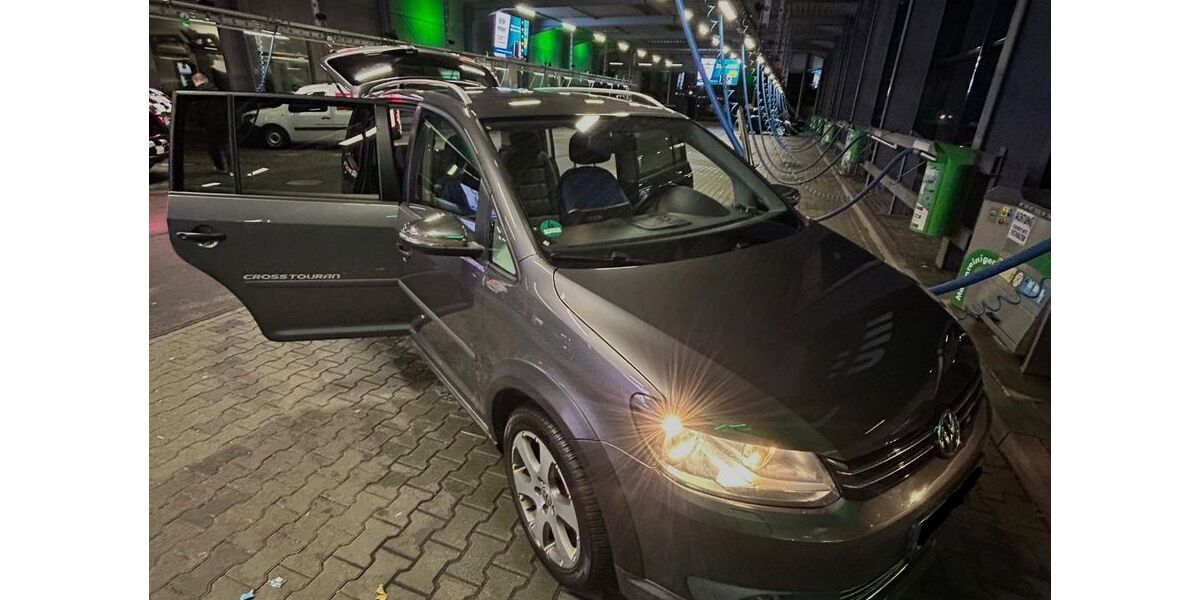VW Touran 217.500 km 7.000 &euro; Düren 52353