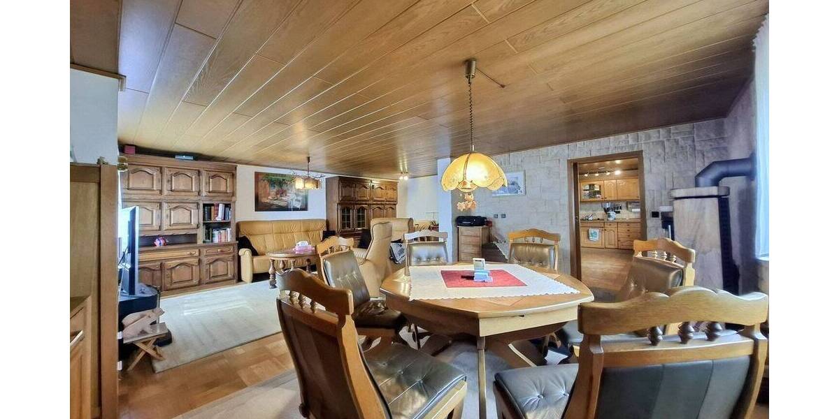 Einfamilienhaus Lich - 9 Zimmer, 245 m&sup2;, 299.000&euro; | Angebot:25685936