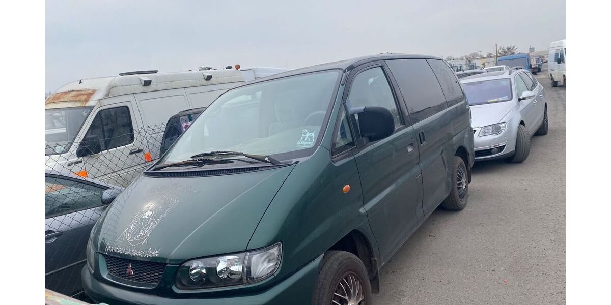 Mitsubishi Space Gear 199.000 km 1.800 &euro; berlin 13089