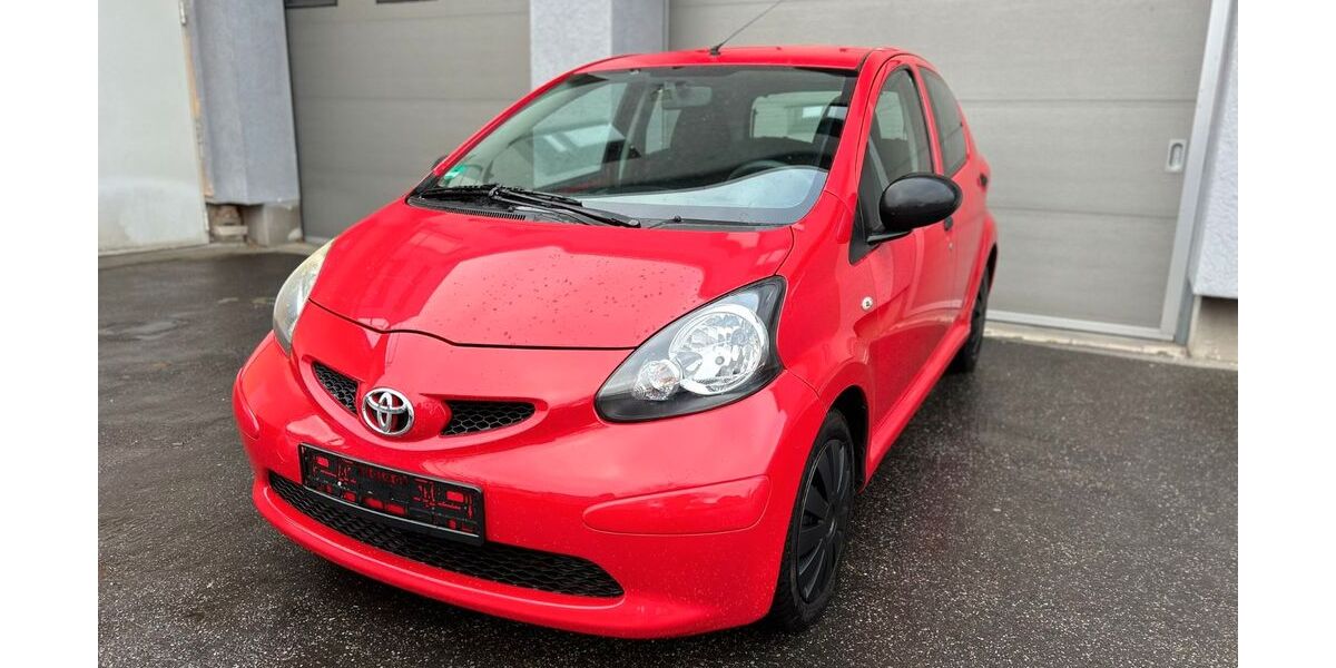 Toyota Aygo (X) 84.000 km 2.990 &euro; Berlin 13435
