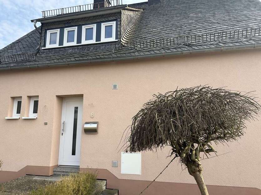 Haus zum Kaufen in Mittenaar 284.000 € 120 m²