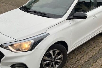 Hyundai i20 43.680 km 11.500 € Villingen-Schwenningen 78048
