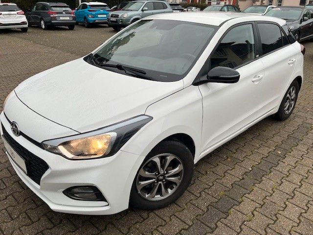 Hyundai i20 43.680 km 11.500 € Villingen-Schwenningen 78048