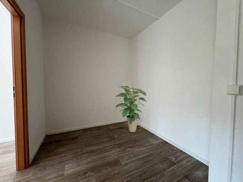 3-RaumWohnung im Grünen - Außenjalousien an allen Fenstern inklusive!