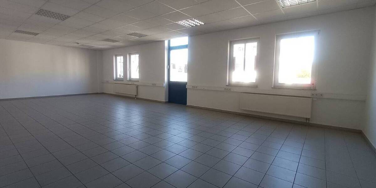 Gewerbeobjekt Zwickau Innenstadt - 3 Zimmer, 140 m&sup2;, 1.199&euro; | Angebot:26695005