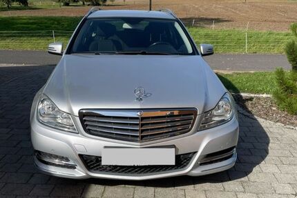 Mercedes-Benz 220 167.365 km 9.290 € Grabfeld 98631