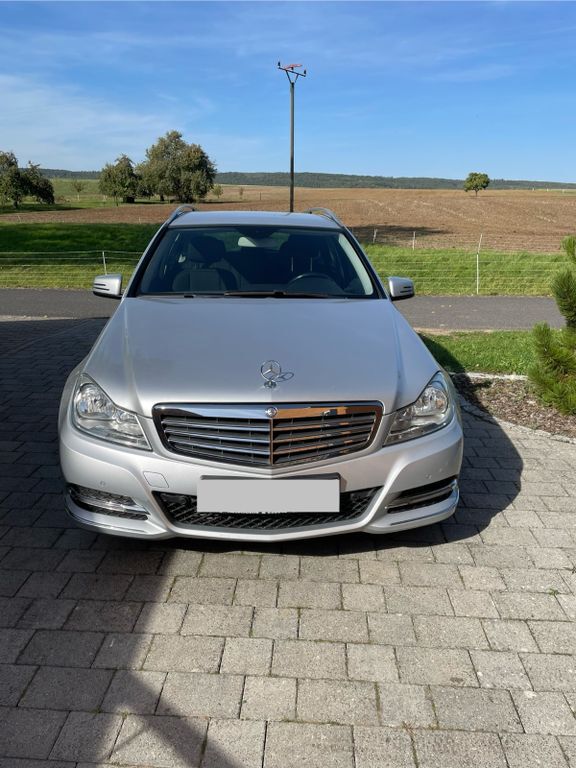 Mercedes-Benz 220 167.365 km 9.290 € Grabfeld 98631