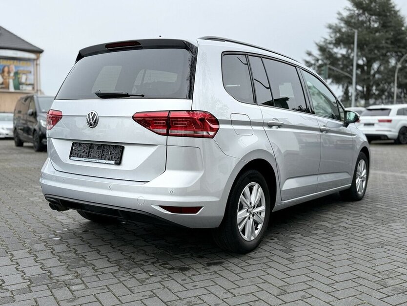 VW Touran 7 Sitze / Automatik / AHK / 1. Hd / Navi 110.000 km 24.490 € Mönchengladbach 41066