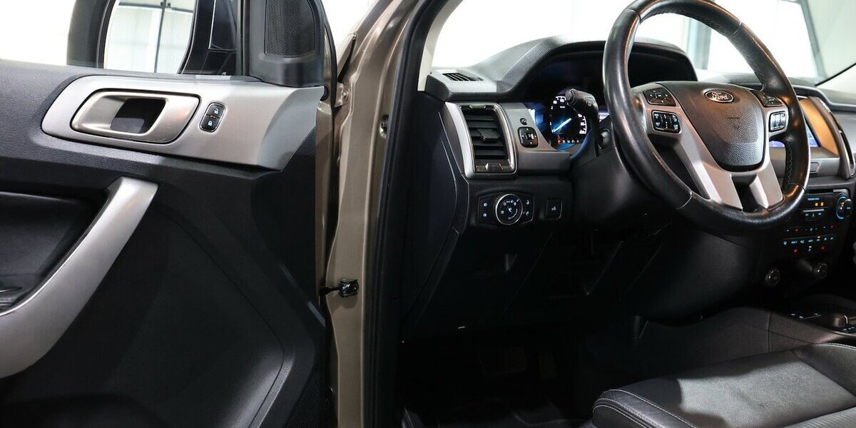 Ford Ranger 3.2 D 4x4 DK LIMITED // SONDERMODELL // 146.000 km 26.991 &euro; Hamm 59077