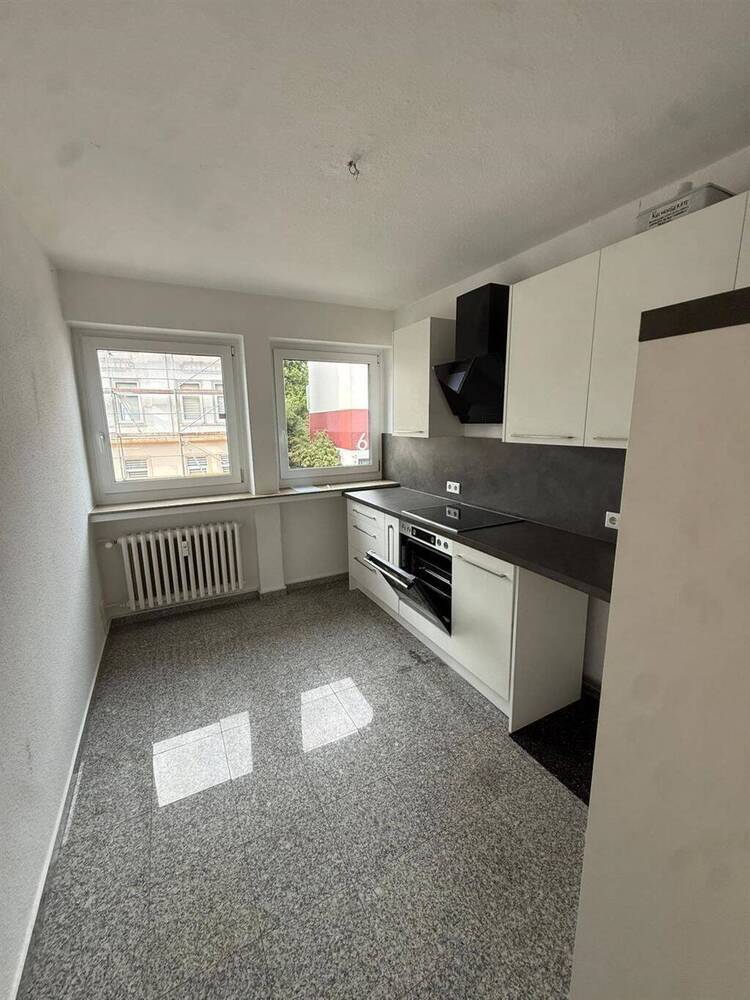 Gut geschnittene, modernisierte 3-Zimmer-Wohnung am Waller Park mit Balkon