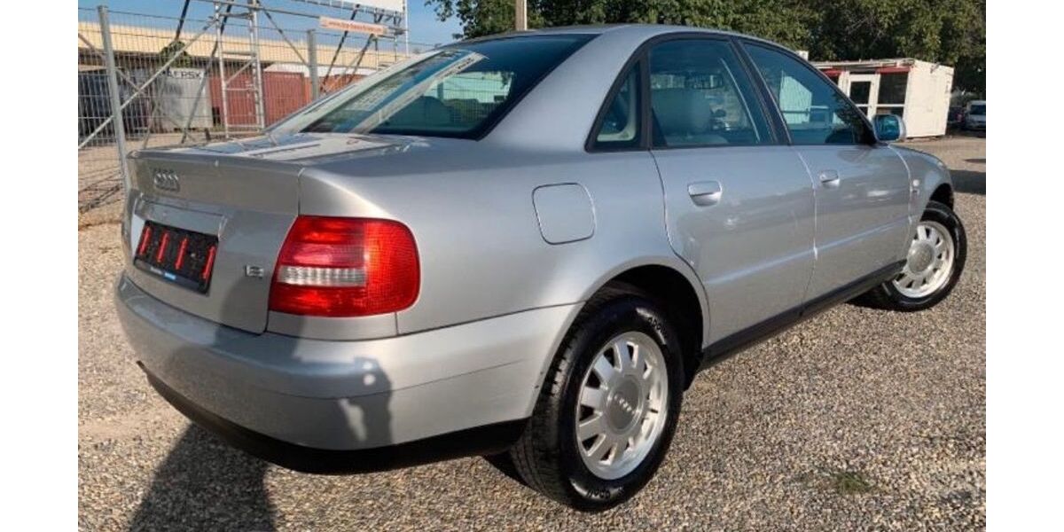 Audi A4 210.000 km 2.800 &euro; Emmendingen 79312