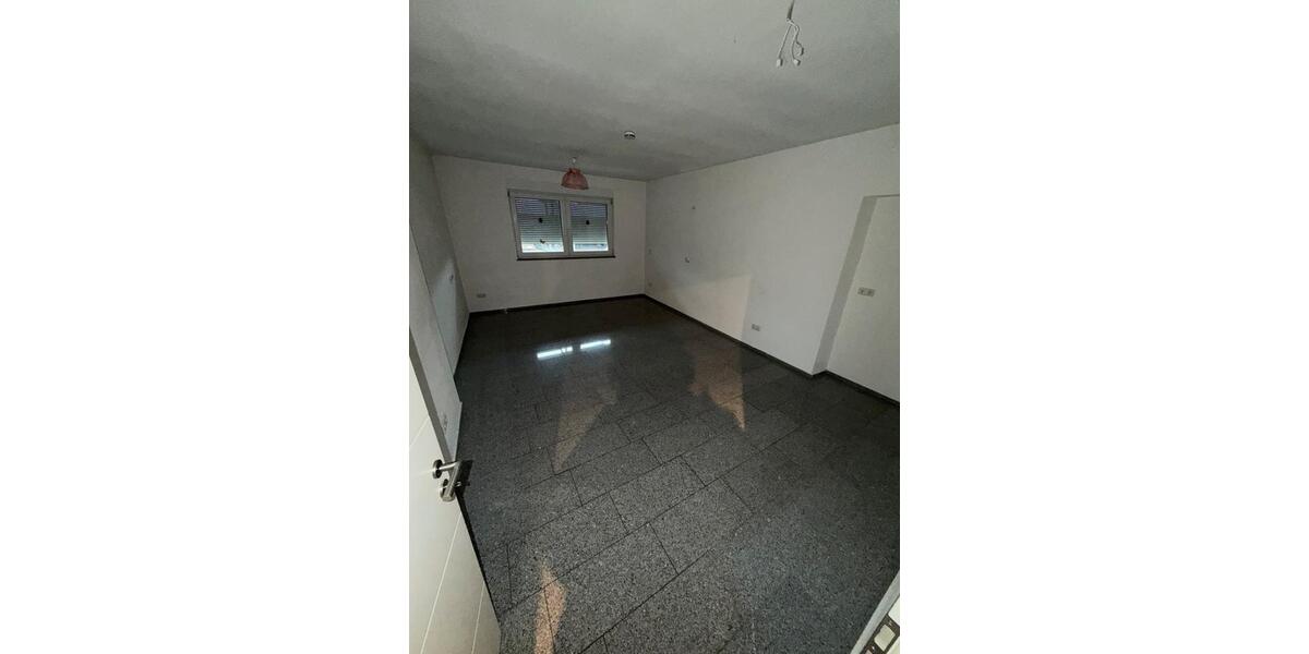 Erdgeschoßwohnung Schmelz - 5 Zimmer, 105 m&sup2;, 800&euro; | Angebot:26393242