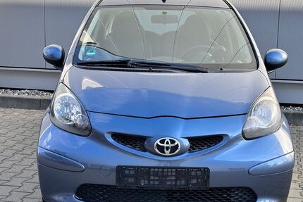 Toyota Aygo (X) 99.900 km 5.599 € Düsseldorf - Bezirk 8 40231