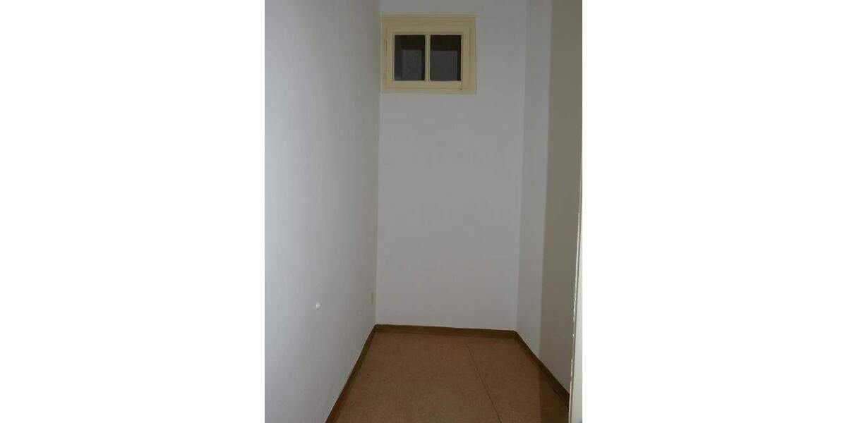 Etagenwohnung Burglengenfeld - 4 Zimmer, 127 m&sup2;, 850&euro; | Angebot:25070508