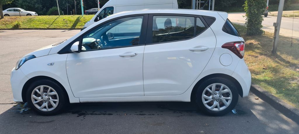 Hyundai i10 90.000 km 6.200 € Hamburg 21073