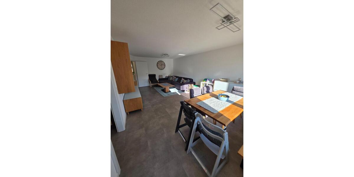 Sonnige 3,5-Zimmer Wohnung mit Balkon und Tiefgarage in Wernau 3.5 zimmer