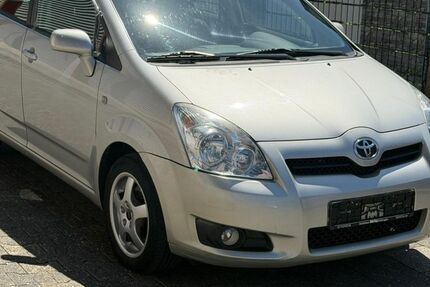 Toyota Corolla Verso 151.000 km 3.599 &euro; Paderborn 33100