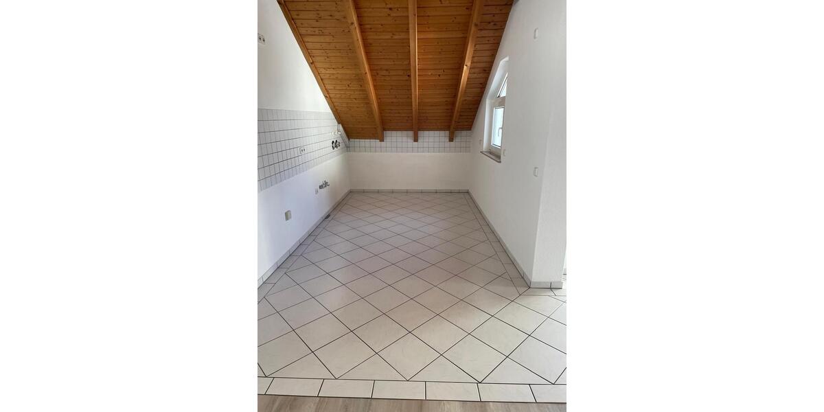 Dachgeschoßwohnung Bischofsheim - 3 Zimmer, 119 m&sup2;, 1.300&euro; | Angebot:24421774