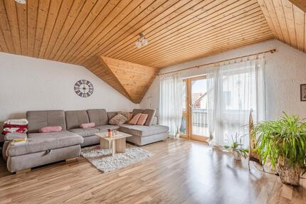 Stilvolle 3-Raum-Dachgeschosswohnung mit Balkon in Volkertshausen 3 zimmer