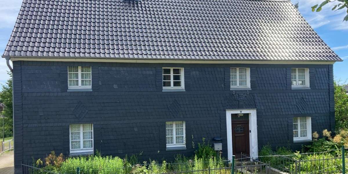 Haus zum Kaufen in Lindlar 139.000 € 199 m² 9 zimmer