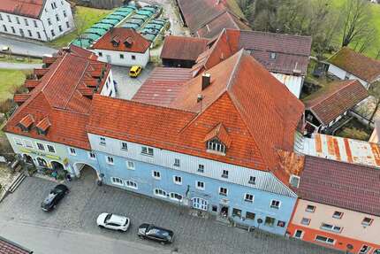 Haus Deggendorf - 30 Zimmer, 500 m&sup2;, 590.000&euro; | Angebot:26454089