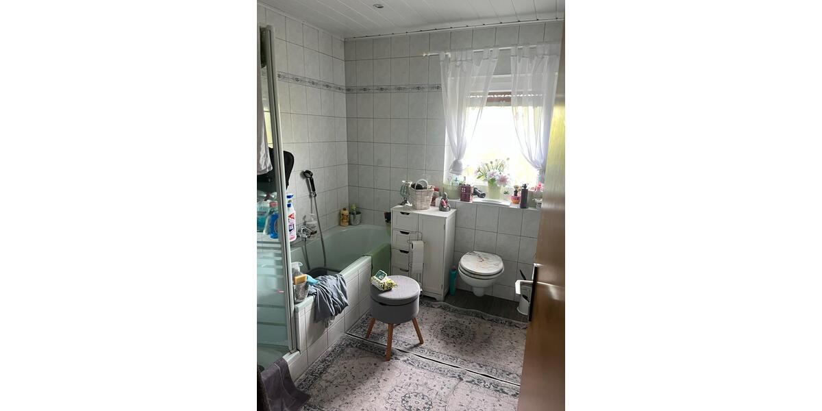 Erdgeschoßwohnung Butzbach - 5 Zimmer, 150 m&sup2;, 1.600&euro; | Angebot:26238024