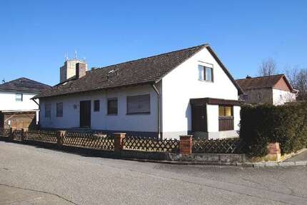 Haus Geiselhöring - 7 Zimmer, 177 m&sup2;, 225.000&euro; | Angebot:25418625