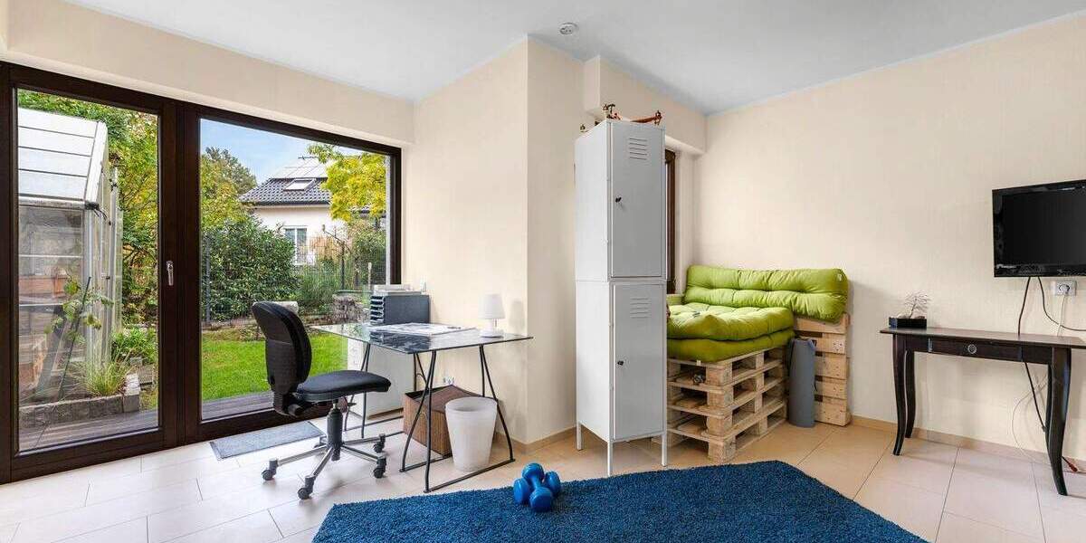 Gehobene Ausstattung und barrierearm: Großzügige 4-Zimmer-Wohnung mit Garten in Bestlage von Refrath 4 zimmer