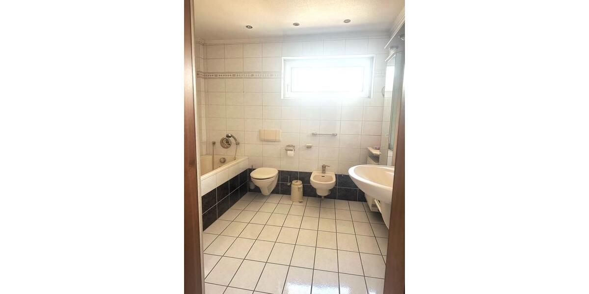 Modernes Reihenhaus in ruhiger Lage in Solingen-Gräfrath für maximal 2 Personen. 3 zimmer