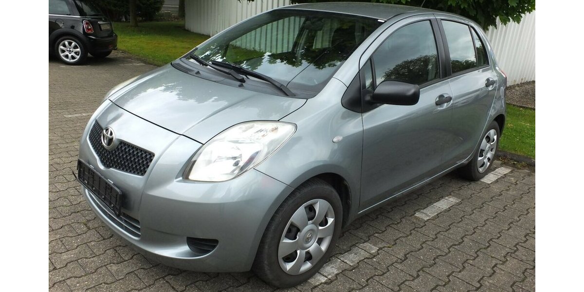 Toyota Yaris 1.0 VTT-i KLIMA GARAGENWAGEN AUS 1.HAND 91.970 km 5.704 &euro; Köln 50858