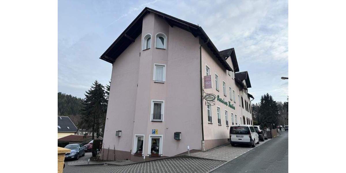 Einfamilienhaus Adorf - 8 Zimmer, 385.000&euro; | Angebot:25776513