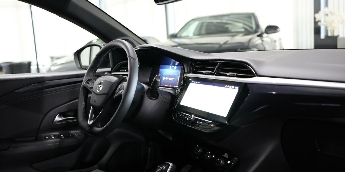 Opel Corsa F 1.2 T GS-SPORT TECH / SILVER & BLACK / 19.000 km 16.991 &euro; Hamm 59077