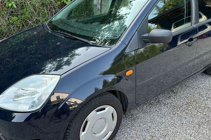 Ford Fiesta 153.000 km 690 € München 81827