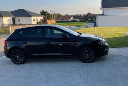 Seat Leon 124.300 km 15.499 &euro; Cham 93413