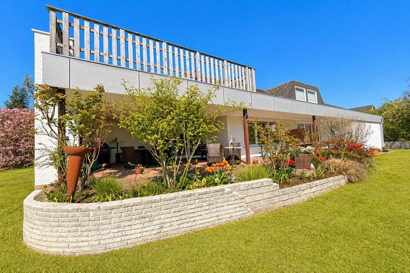 *** Hier läßt es sich leben *** Großzügiges Architektenhaus in begehrte, ruhiger TOP-Lage, mit Einliegerwohnung. - Zweifamilienhaus Henstedt-Ulzburg Ulzburg | Angebot:26382175