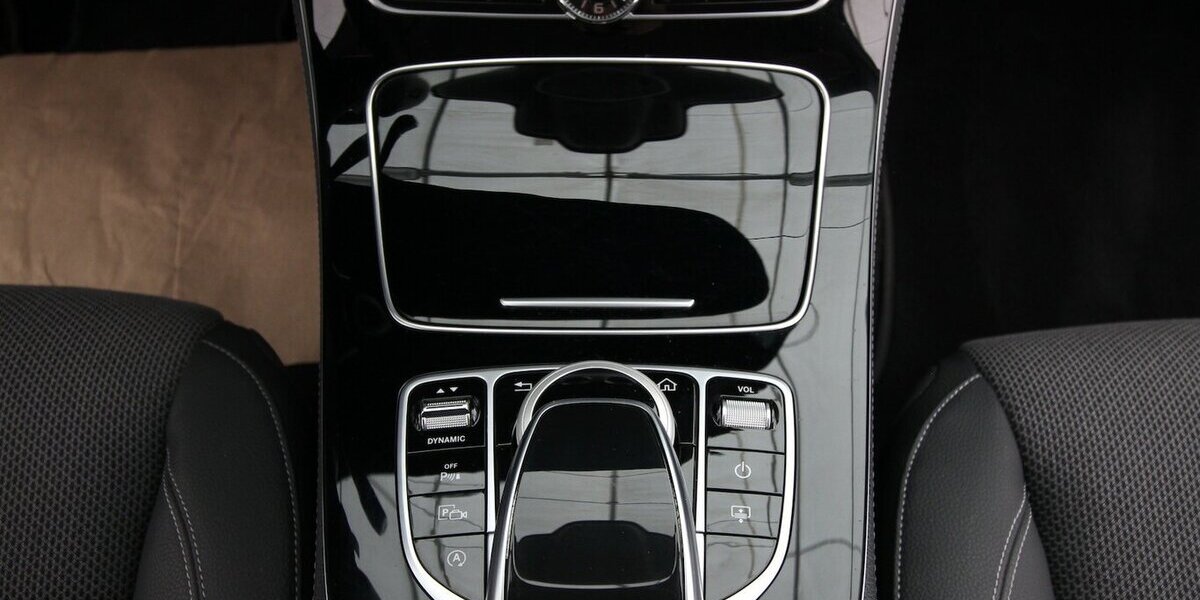 Mercedes-Benz E 220 d Avantgarde NAVI+LED+KAMERA+STANDHEIZUNG 36.459 km 36.900 &euro; Hagenow 19230