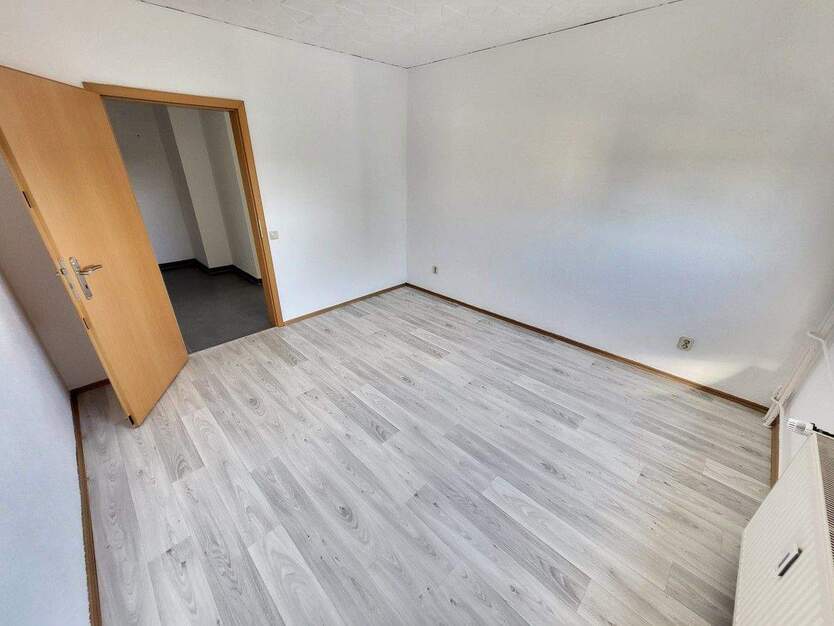 Gepflegte 2 Zimmer-Wohnung mit Loggia und PKW-Stellplatz in 23560 Lübeck, Moislinger Mühlenweg 2 zimmer
