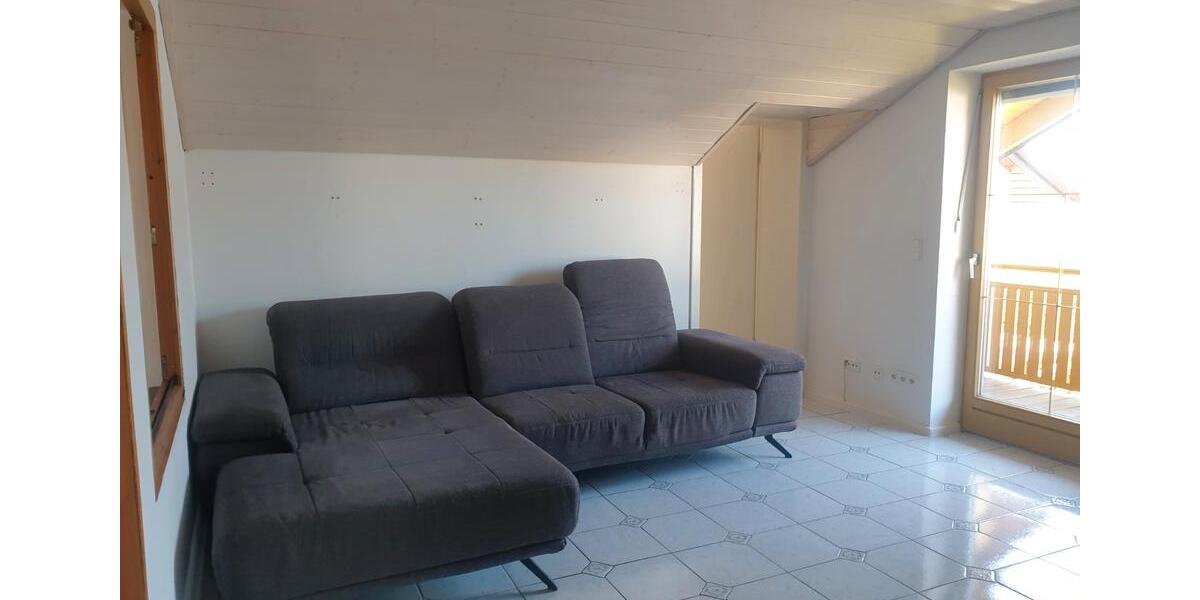 Dachgeschoßwohnung Thalmassing - 3.5 Zimmer, 102 m&sup2;, 800&euro; | Angebot:26405809